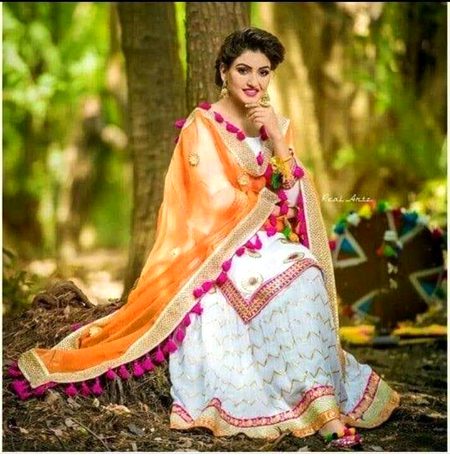Kaly jory pr hi ni moqoof jalwy...🔥
Hmm safaid bhi phny to gazab lgty he ...🙈👌😍