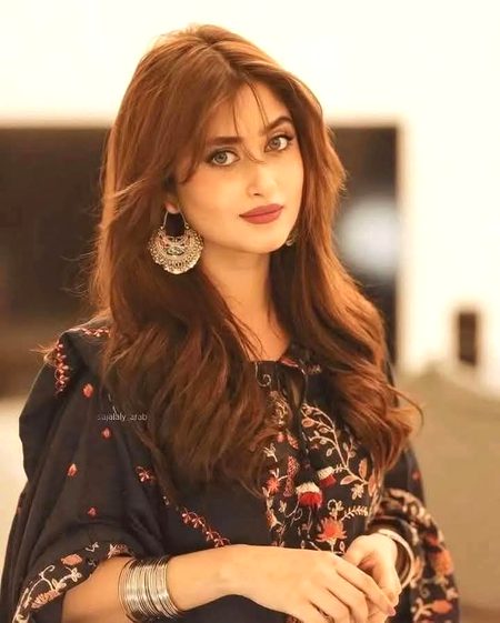 جو دیتے ہیں دعائیں عمر دراز کی..
انہیں بتاؤں کے جینا کوئی مزاق نہیں💔Unzii🥀