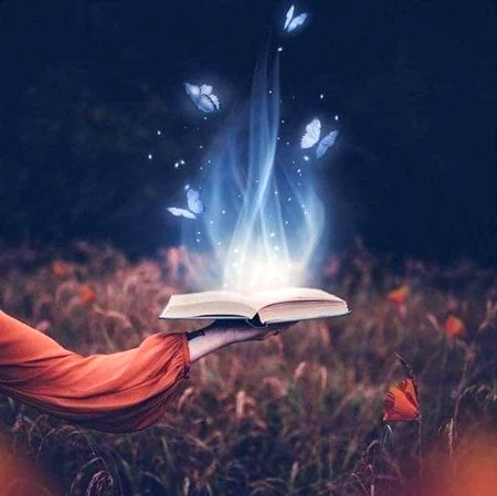 〰️✨💥 جب ہم کسی سے ملتے ہیں تو نہ تو ہمارے گلے میں ھماری ڈگریاں لٹکی ہوتی ہیں نہ ہما رے ماتھے پہ ہمارے خاندان کا نام کندہ ہوتا ہے۔ یہ صرف ہمارے کردار اخلاق اور اچھے برتاؤ کی خوشبو ہوتی ہے۔ جو دوسروں کو آپ کا گرویدہ بنا دیتی ہے۔ ایسے لوگ ہر زمانے کے ہیرو اور نایاب انسان ہوتے ہیں۔ 💥✨〰️