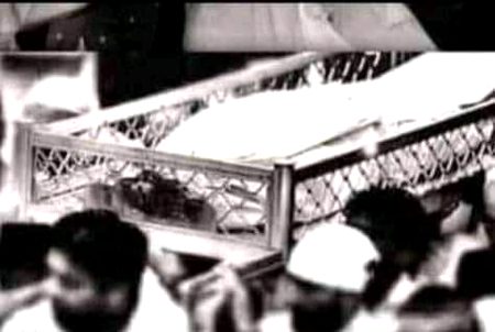 یہ کون رو رہا ہے میرے جنازے پر😥
اگر اداکاری ختم ہوگئی ہے تو مجھے دفنادو😔