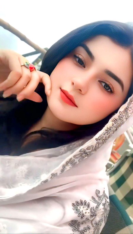 ہر لڑکا جسم نہیں چاہتا 
اور نہ ہر لڑکی بد کردار ہوتی ہے ❤️😊