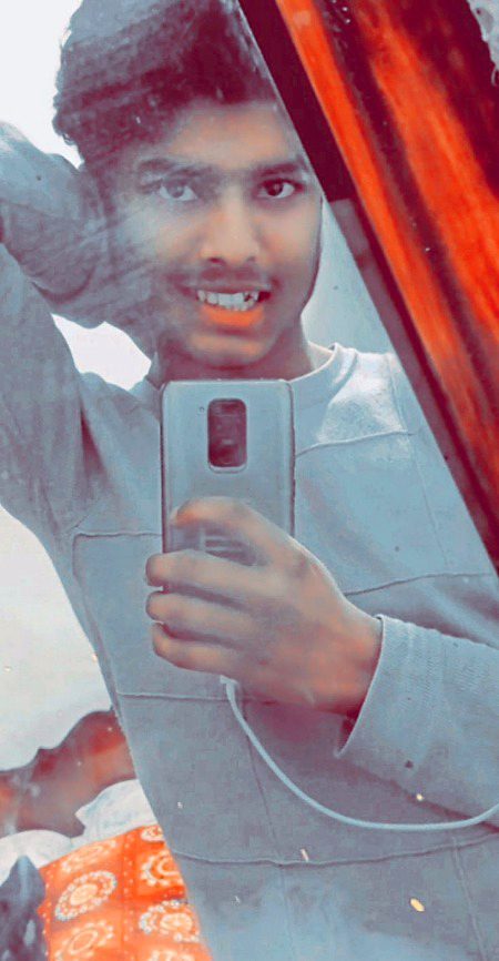 روتے ہیں دِل کے زخم تو ہنستا نہیں کوئی.. اِتنا تو فائدہ مجھے تنہائیوں سے ہے..💔