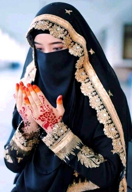 Mily  ho tum humko  baary  nasebon  sy  churaya  hai 
Mein  ny qismat  ki lakiron sy ❤