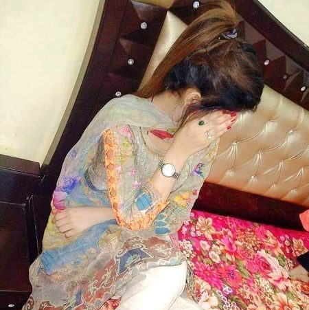 اخفاۓ رازِ عشق کی عادت بھی ہے بُری
ہم نے ہمیشہ حال چھپایا طبیب سے🔥 Mahii 💔