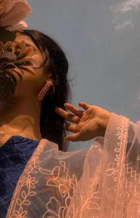 کچھ دیر کی ہی بات ہے مجھے دور ہونے دو
تم خود کہو گے میں واجب المحبت ہوں.🥀🖤