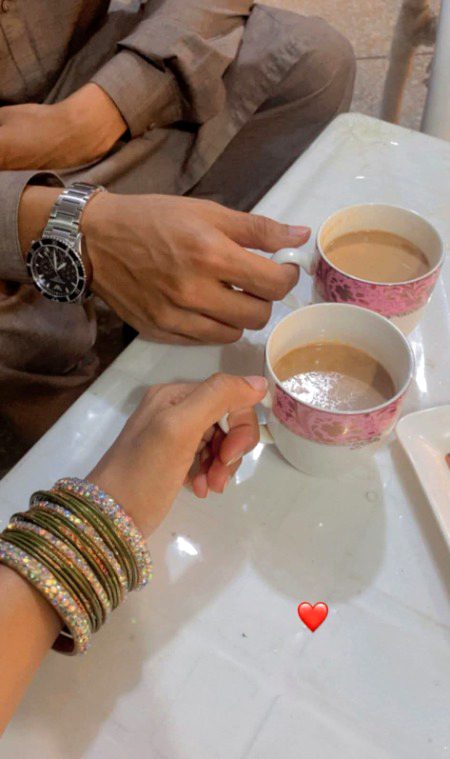 زندگی کی گاڑی بھلے پٹرول سے چلتی ہے مگر ۔
چائے والوں کی گاڑی چائے کے ساتھ ہی چلتی ہے