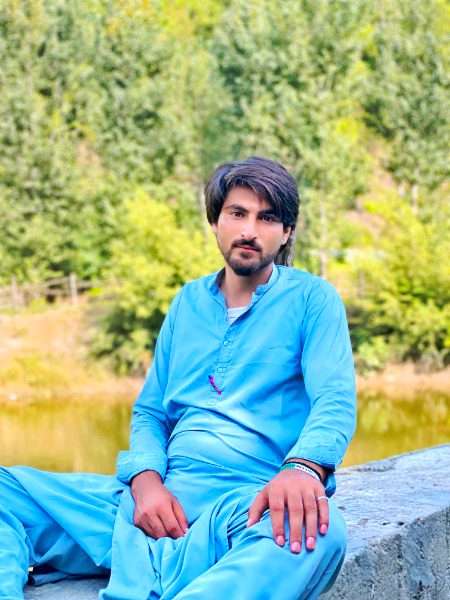 سب کے اصلی چہرے نہ دکھا اے زندگی کچھ لوگوں سے پیار ہے ہمیں 
😭 محبت 💔