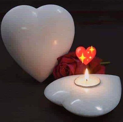 وہ چند لمحے جو گزرے تیری رفاقت میں 
نہ جانے کتنے برس  میرے   کام آ ئیں گے
A