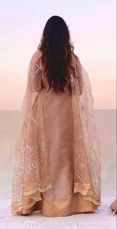 حُسن دنیــــا کی ہر ایک شے میں بہتــــــ ہے لیکن
کوئی ایســـــا نہیں جو اُس کی ادا تکـــــ پہنچے!!