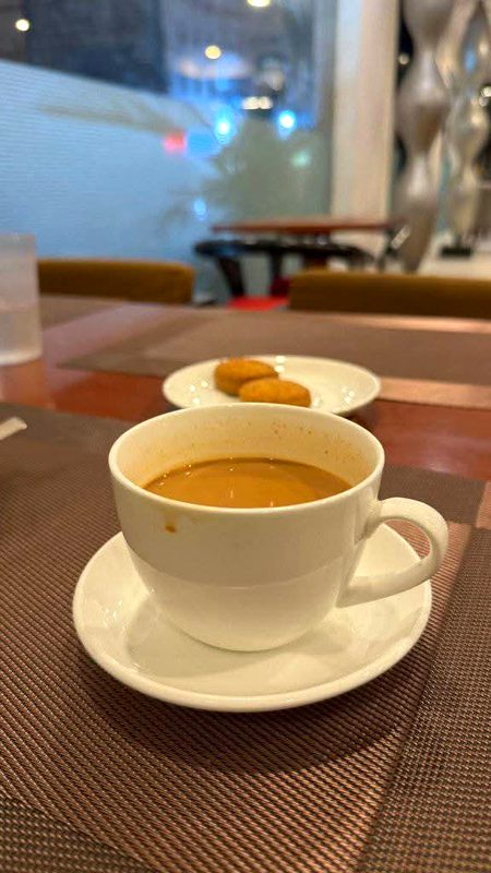 اگر کوئی نہیں ملتا تو صرف اپنی ذات کے چاۓ پیؤ ☕
اپنے ساتھ خود کا ہونا بھی بڑی نعمت ہے۔❤️