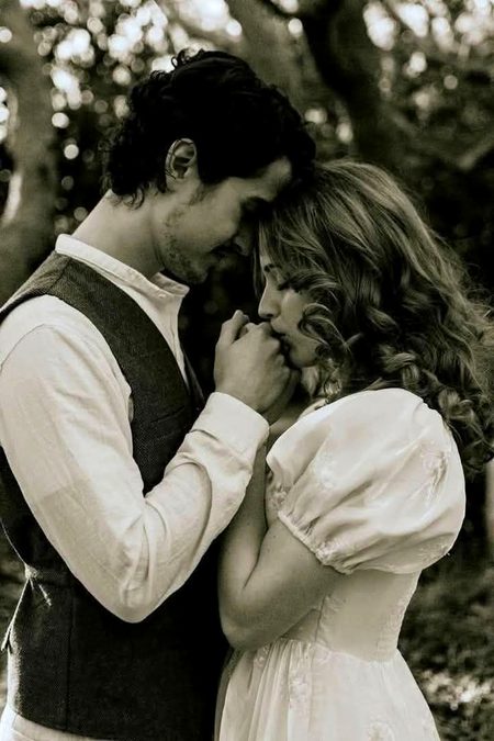 یہ مت سمجھ کہ
تیرے قابل نہیں ہوں میں
تو بس یہ سوچ
کتنے طلب گاروں کو
 حاصل نہیں ہوں میں