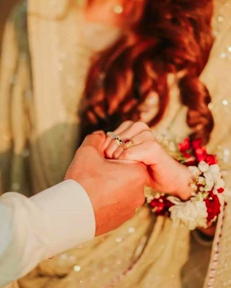 ہزار چاہنے والوں سے✨
ایک نبھانے والا بہتر ہوتا ہے💖