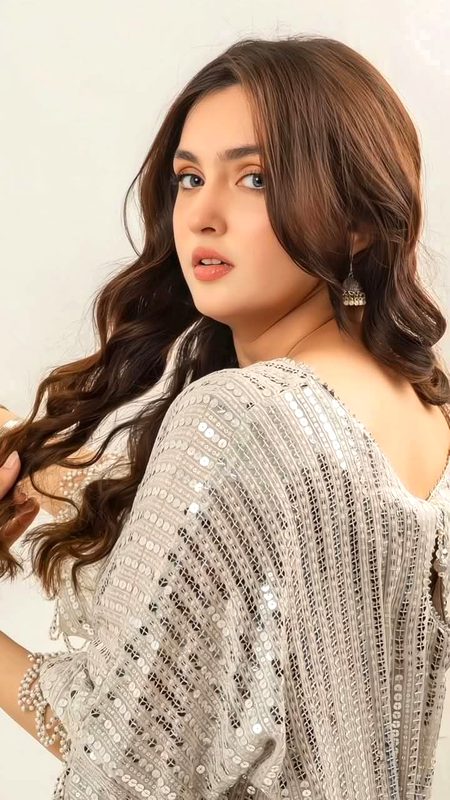 ابھی نہ مانے گا لیکن ہمارے بعد وہ شخص.
گلی محلوں میں چیخے گا ہاں محبت ہے💔Unzii🥀