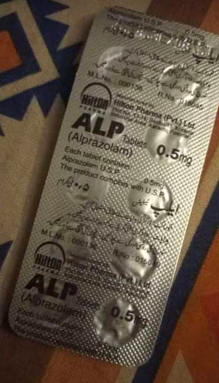 جب زندگی میں کچھ نہیں رہتا اور ڈپریشن پوری طرح اپکو اپنے قبضے میں کر لیتا ہےتو یہی دوائیاں ہوتی ہیں جو آپکو تھوڑا ہی سہی مگر سکون تو بخشتی ہیں
😔😔😔
شاہ