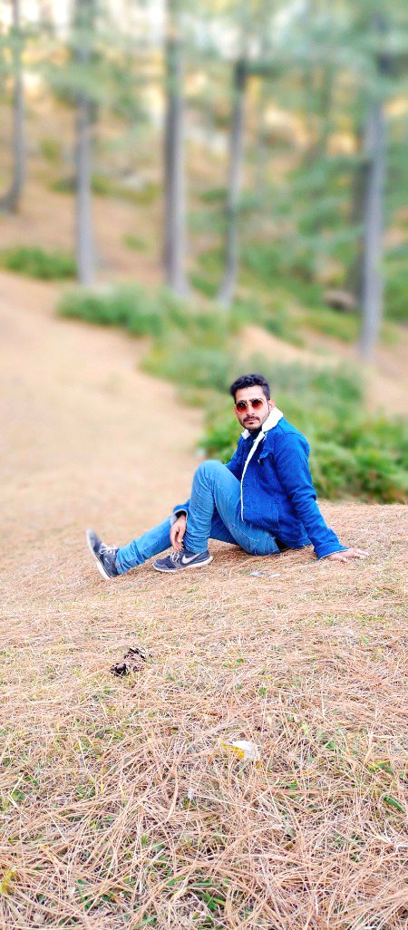 Ab to khud ko b nikhara nahin jata humse...
Woh b kya din thay k tujh ko b sanwara Mohsin...