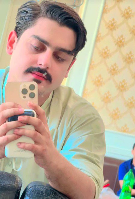 آج اتنا تنہا محسوس کیا خود کو جیسے لوگ دفنا کر چلے گئے🙂