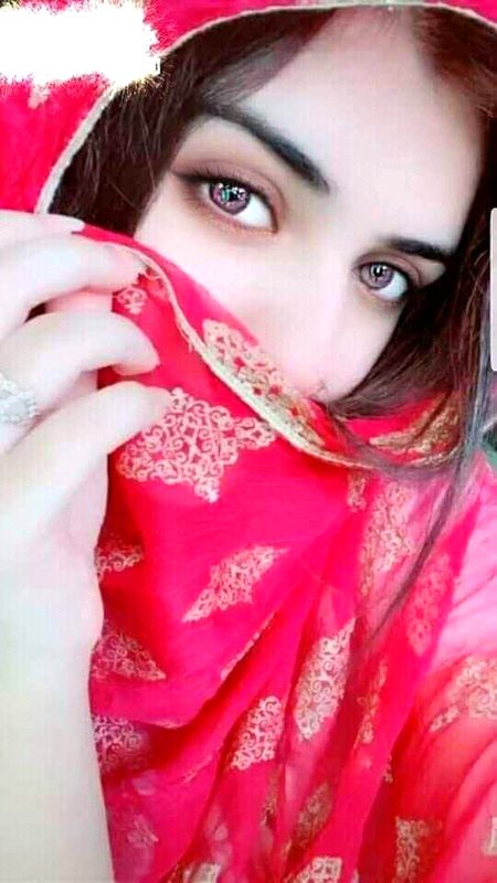 شخصیت دیکھ کر عزت کرنے کی قائل نہیں 🔥
جو عزت کرتا ہے اسی کی عزت کرتی ہوں💯