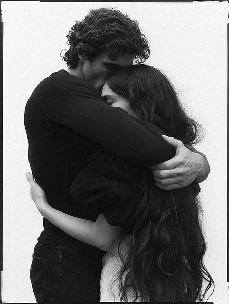 حال مَت پُوچھیے، کُچھ باتیں بَتانے کی نَهِیں…
بَس دُعا کیجیے، دُعاؤں میں اَثَر ہونے تَک ❤️🩹🩹