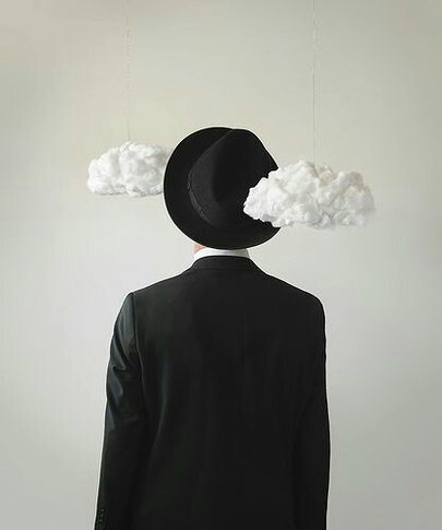 - Hmm Unko Bew Awb Hum Seh Dur Hona Hawi :) "-