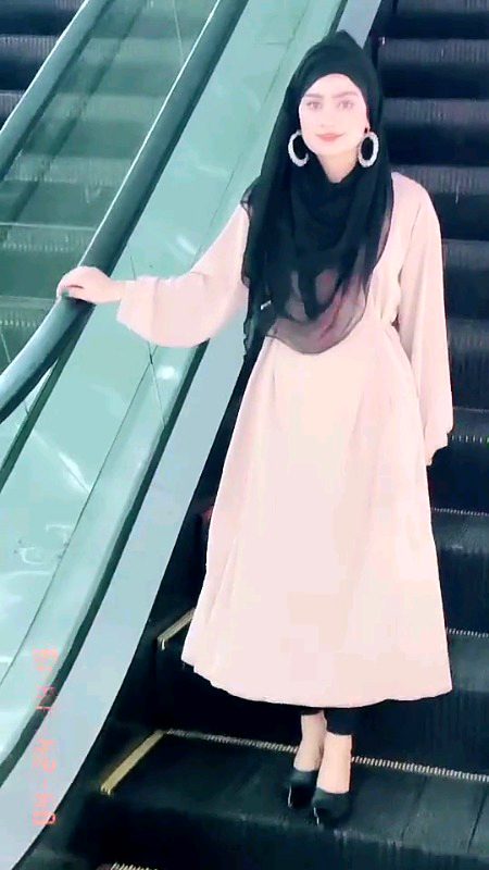 نہ ہی کسی سے کوٸ غرض نہ ہی آس رکھتی ہوں 😏
میں زمانے میں اپنا خاص مقام رکھتی ہو✌👑🔥
