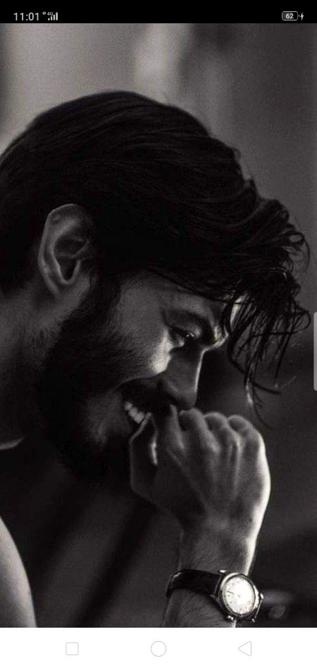 میں نے لوگوں کو محبت پر لکھتے دیکھا ہے۔ محبت پر بحث کرتے دیکھا ہے، محبت کیلیے لڑتے دیکھا ہے مگر محبت نبھاتے نہیں دیکھا ۔🔥 MAHii 💔