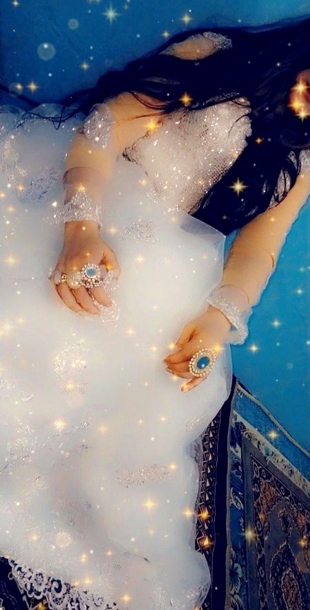 کسی کی مسکراہٹوں پہ ہو نِثار۔۔ کسی کا درد مل سکے تو لے اُدھار۔۔ کسی کے واسطے... 
ہو تیرے دِل میں پیار۔۔ جینا اسی کا نام ہے۔۔ مانا اپنی جیب سے فقیر ہیں، پھر بھی یارو دِل کے ہم امیر ہیں، مٹے جو پیار کے لیے وہ زندگی، چلے بہار کے لیے وہ زندگی، کسی کو ہو نا ہو ہمیں تو اعتبار، جینا اسی کا نام ہے، رشتہ دِل سے دِل کے اعتبار کا، زندہ ہے ہمی سے نام پیار کا، کہ مر کے بھی کسی کو یاد آئیں گے، کسی کے آنسوؤں میں مسکرائیں گے، کہے گا پھول ہر کلی سے بار بار، جینا اسی کا نام ہے، کسی کی مسکراہٹوں پہ ہو نثار۔۔ کسی کا درد مل سکے تو لے اُدھار۔۔ کسی کے واسطے ہو تیرے دِل میں پیار۔۔ جینا اسی کا نام ہے۔۔