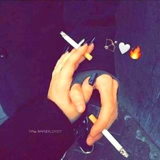 *دو گهڑی ملے تهے هم،صرف چار باتیں کيں*
*دو ٹکے کے لوگوں نے،دو هزار باتيں کيں*🔥
