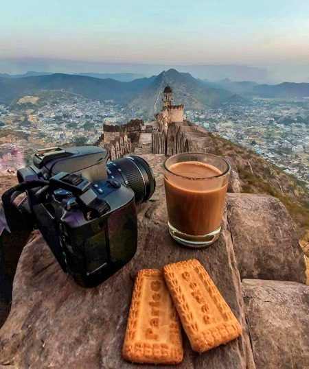 کسی سے نہ امید "وفا" کیجئیے....🔥💔
 چاۓ ☕ پیجئیے اور سب کو "دفع" کیجئیے....😎 - H∆mzıı..  👑💯