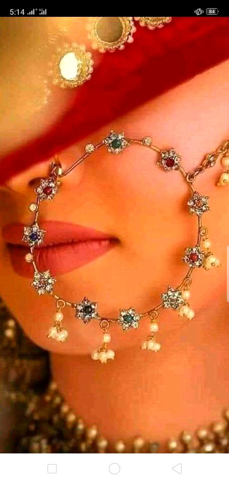 .نتھلی سے اوپر، پلکوں سے نیچے گھونگھٹ رکھ.
مجھ کو آدھا چاند بہت ہی پیارا لگتا ہے🔥 Mahii 💔