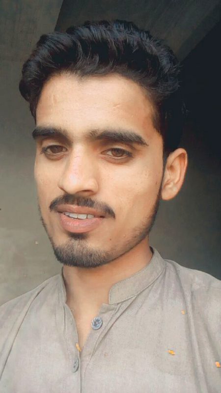 میں بھی ہنستا ہوں پر اکثر ایسا ہوتا ہے
میرے قہقہے مجھے دیکھ کر رو پڑتے ہیں....