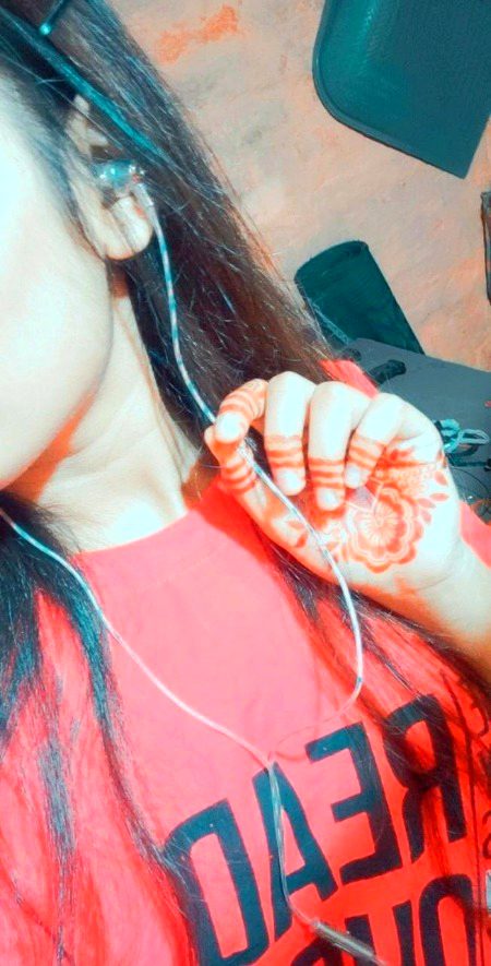 جو جلتے ہیں جلنے دو کبابوں کی طرح ہم ہمیشہ کھلتے رہیں گے گلابوں کی طرح 😎😏✌🔥 -