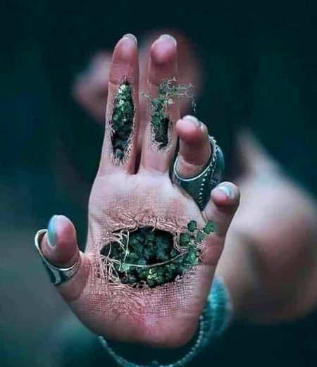 ﺳﺐ ﻟﮑﯿﺮﻭﮞ ﻧﮯ ﭘﮭﯿﺮ ﻟﯽ ﺁﻧﮑﮭﯿﮟ
ﮨﻮ ﮔﯿﺎ ﮨﺎﺗﮫ ﻣﯿﺮﮮ ﮨﺎﺗﮫ ﮐﮯ ﺳﺎﺗﮫ