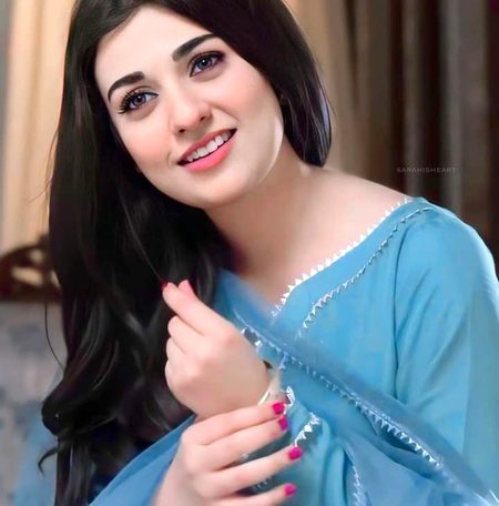 بہت کچھ تجھ سے بڑھ کر بھی میسر ہے 
نہ جانے پھر بھی کیوں تیری ضرورت کم نہیں ہوتی