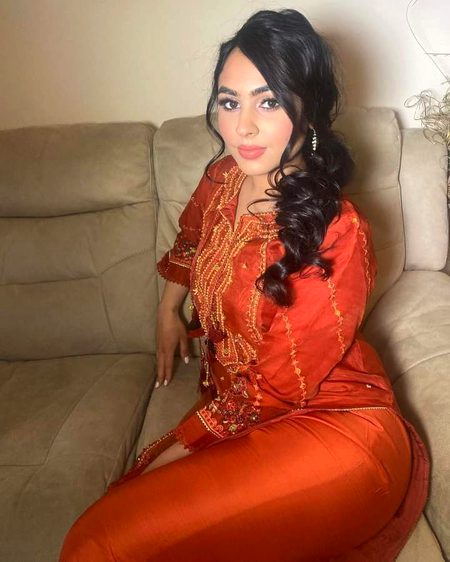 تمہارا لمس زاہدوں کو بھی کافر کر دے گا،
خوشبو تمہارے بدن کی ہر خوشبو سے بہتر ہے..!!