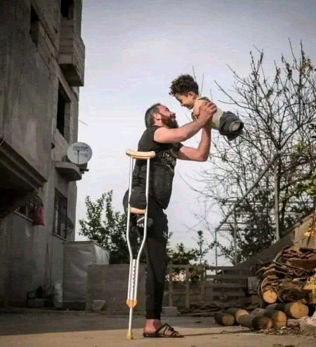 مرنا تو اس جہاں میں کوئی حادثہ نہیں,، اس دورِ ناگوار میں جینا کمال ہے...☺️🥀