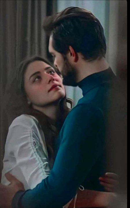 جس نے گلے لگانا ایجاد کیا وہ گونگا تھا 
کیونکہ وہ سب کچھ ایک ساتھ کہنا چاہتا تھا🖤