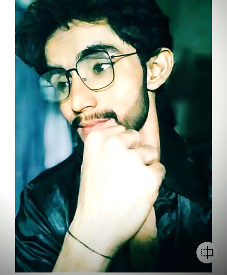 پانا ہے منزلوں کو تو تنھا چلا کرو..!!👌
راھوں میں لوٹ لیتے ہیں ہمسفر کبھی کبھی.
?.Tanha Aliyan 🙏🚶