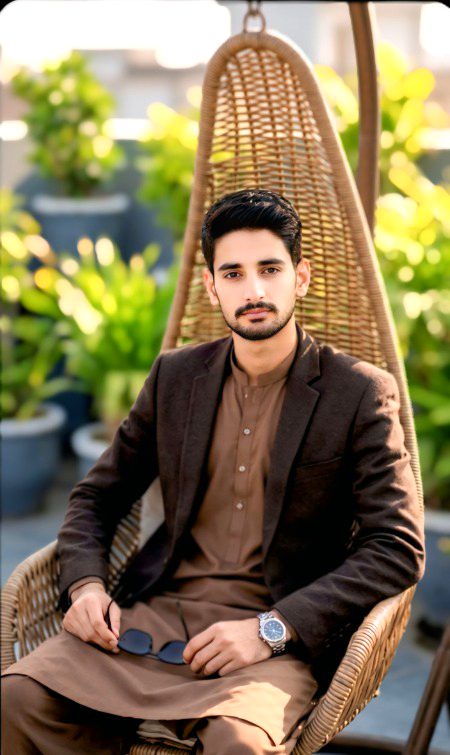 تم کئی خزاوں کے بعد ملنے والی بہار ہو 
اس لیے مجھے اپنی کمی سے متـــــ آزماؤ 
عمر ویسے بھی مختصر ہے