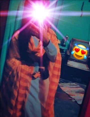 گلاب جیسی ہوں گلاب لگتی ہوں😎😏۔
ہلکا سا جو مسکراؤں تو لاجواب لگتی ہوں❤️😎۔