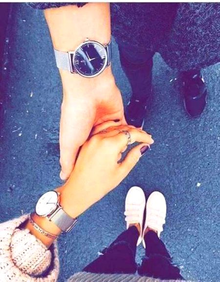 اب کے ملنے کی شرط یہ ہو گی 😚
دونوں گھڑیاں اتار پھینکیں گے 🧡