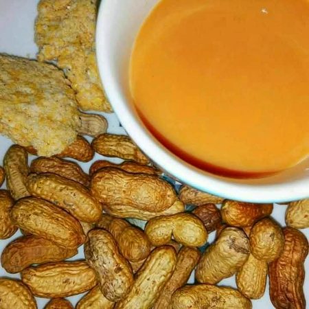 مونگ پھلی اور #چائے جیسے سردی کے پہیے ہوں۔۔
ان کے بغیر چلتی ہی نہیں۔۔
میں چائے بناوں
تم مونگ پھلی  لانا