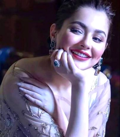 نظروں کا کھیل تو بچے کھیلتے ہیں ہم تو سیدھا دل پہ وار کرتے ہیں۔