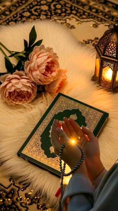 کلب عاشق ہوا پارہ پارہ الوداع الوداع ماہِ رمضان تیرے آنے سے دل خوش ہوا تھا اور ذوقِ عبادت بڑھا تھا آہ اب دل پہ ہے غم کا غلبہ الوداع الوداع ماہِ رمضان 🥺🥺