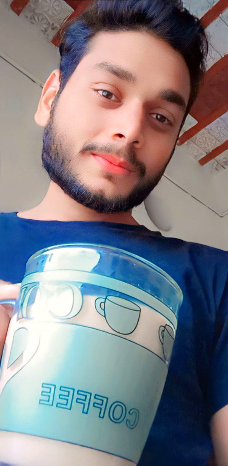 اس نے کہا چائے ميں چينى کتنى ہو
ميں نے کہا ايک گھونٹ پى کر ديجئے