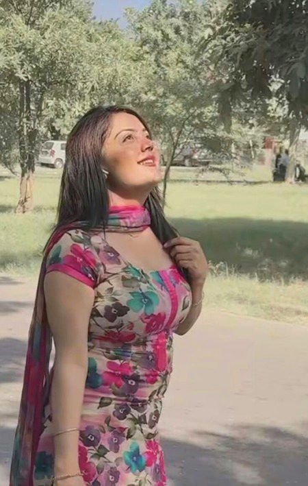 Wo schta hy mje har ghari har din💕
Har subho ati hy mje Hichiyan bari zor se💕
Real poet by Srk🔥💞