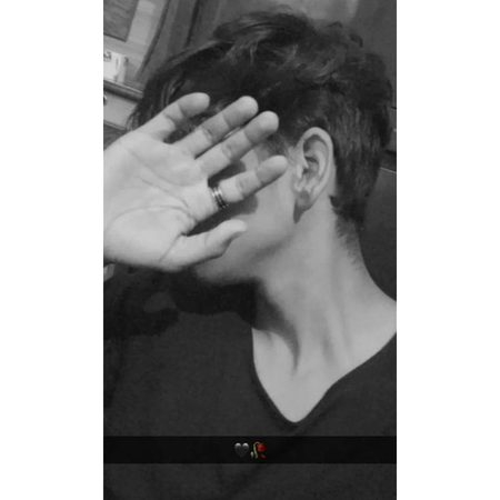 *اس کو آتا نہیں لہجے کو سمجھنا شاید ❤🩹🥹*
*میں کہوں ٹھیک ہوں، تو ٹھیک سمجھ لیتا ہے 💔🥹*