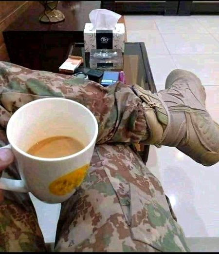 محبت  بھی  کریں  گے  تم  سے مگر... 
شرط یہ ہے تمہیں بھی چائے پسند ہو...