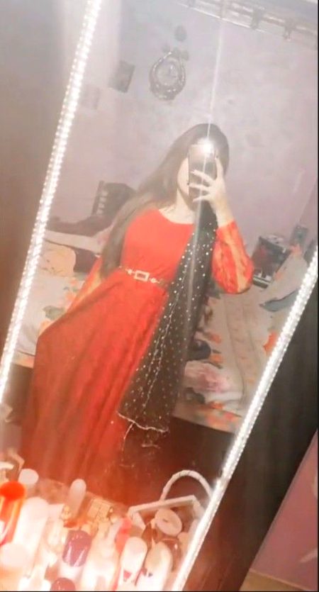 آٸینہ دیکھ کر سنورتے ہیں سنورنے والے اور ہم سنور جاٸیں تو آٸینہ ہمیں دیکھتا...
ہے😍😉?