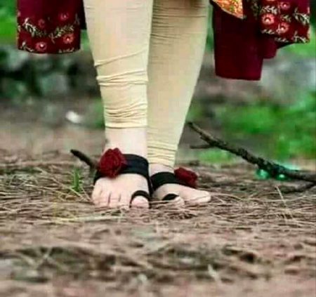 دل چاہتا ہے تمہارے یہ خوبصورت پاؤں ۔۔۔ 😍
 اپنے بچوں کے لیے جنت بنا دوں--- 😉 😘