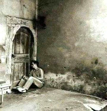 اب جیت بهی جاؤں تو دل خوش نہیں هوتا.
جس شخص کو هارا هے وه انمول بہت تها